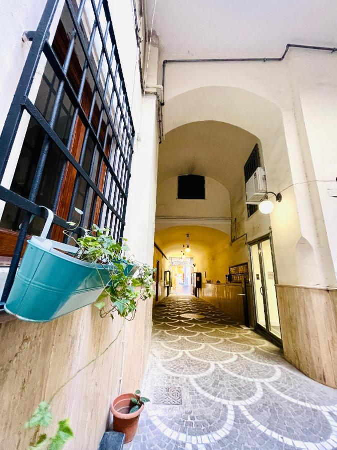 Chiaia175 Hotel Napoli Bagian luar foto